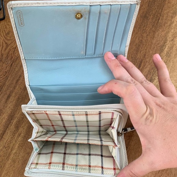 Coach white and blue leather fold over wallet - Picture 2 of 8